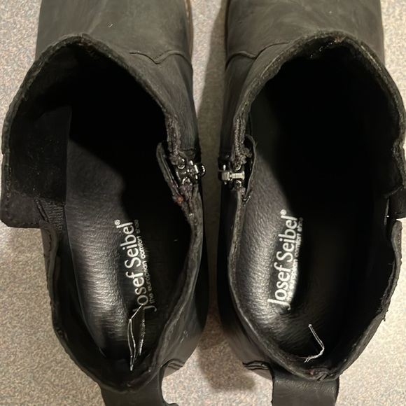 Josef Seibel black matte boots w side zipper - Picture 4 of 5